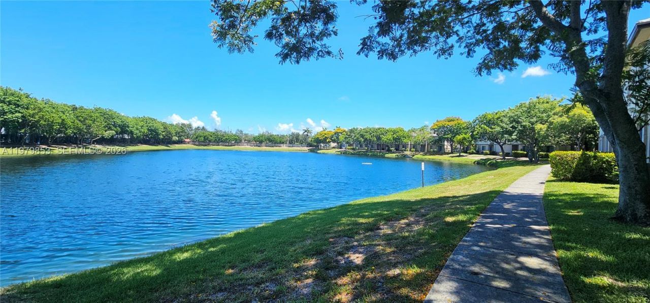 2014 Marsh Harbor Dr , Riviera Beach, FL 33404 Photo