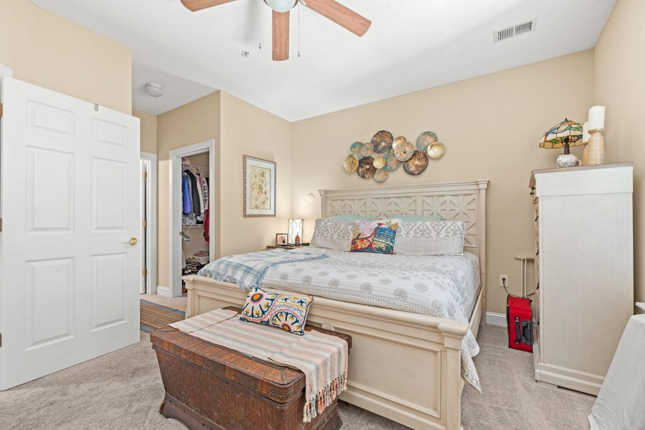 111 Fountain Pointe Ln. Photo 10