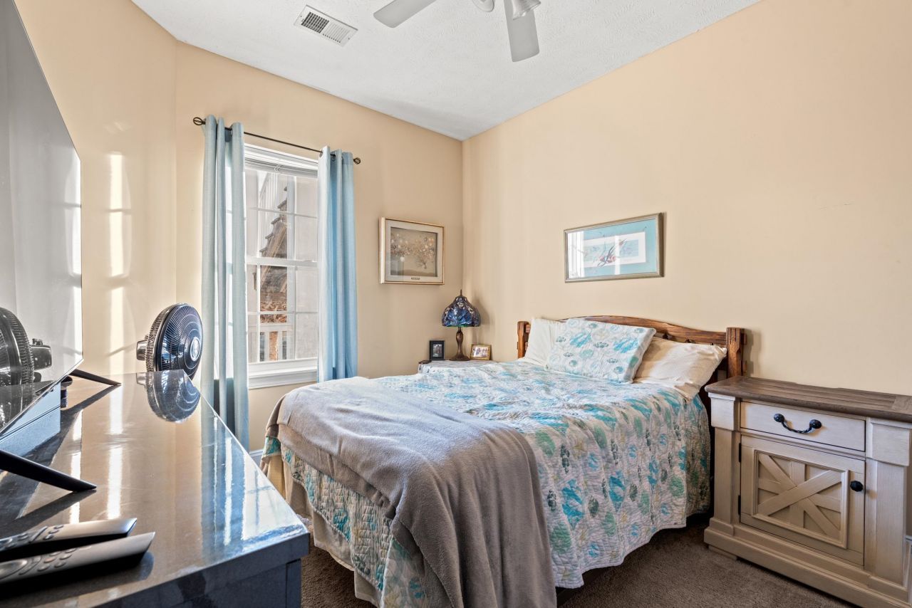 111 Fountain Pointe Ln. Photo 12