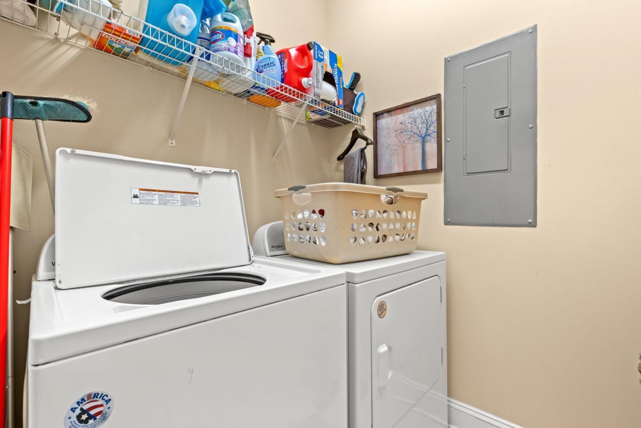 111 Fountain Pointe Ln. Photo 16