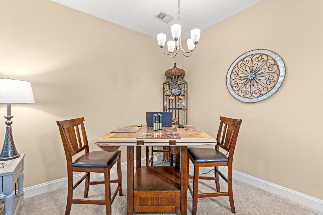 111 Fountain Pointe Ln. Photo 8