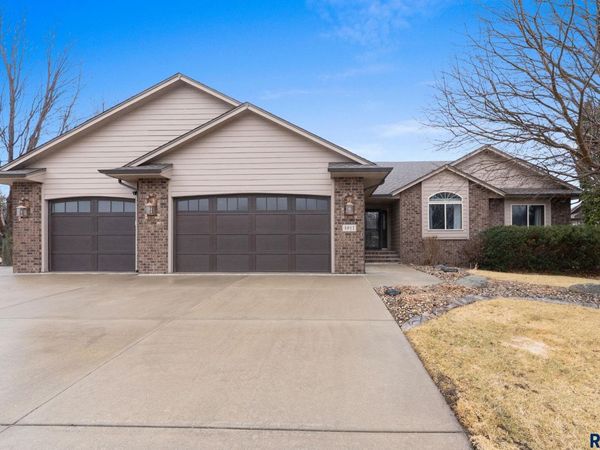 4917 E 42nd St, Sioux Falls, SD 57110