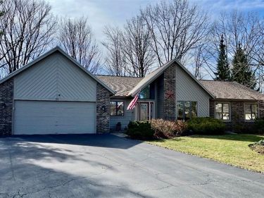 15 Shingle Mill Road, Rochester, NY 14609