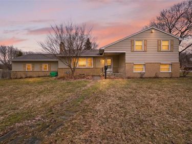 110 Dunrovin Lane, Rochester, NY 14618