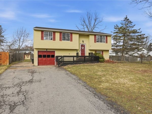 6954 Academy Lane , Lockport, NY 14094