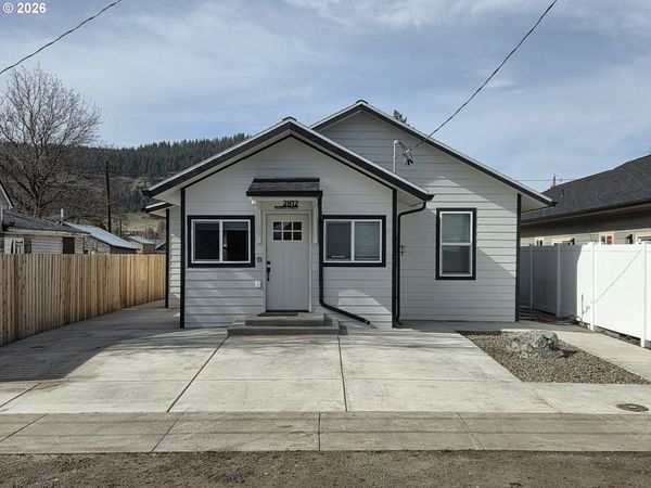 2812 N 4TH ST, La Grande, OR 97850