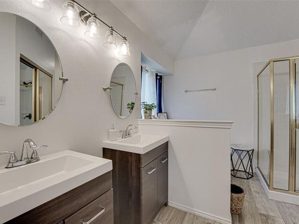 470 Chestnut Lane, DeSoto, TX 75115