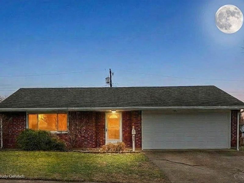 388 Thomas Drive, Middletown, OH 45005 Photo 1