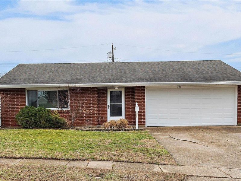 388 Thomas Drive, Middletown, OH 45005 Photo 2