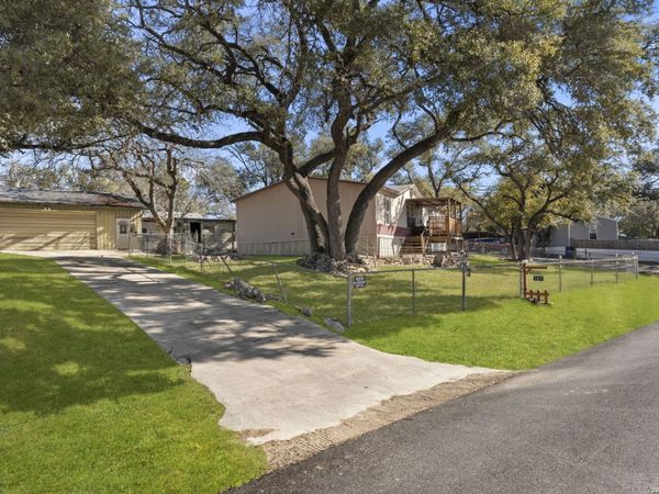397 Ridgeview, Canyon Lake, TX 78133