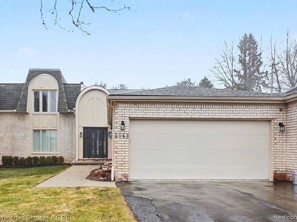 5143 Woodlands Drive, Bloomfield Hills, MI 48302