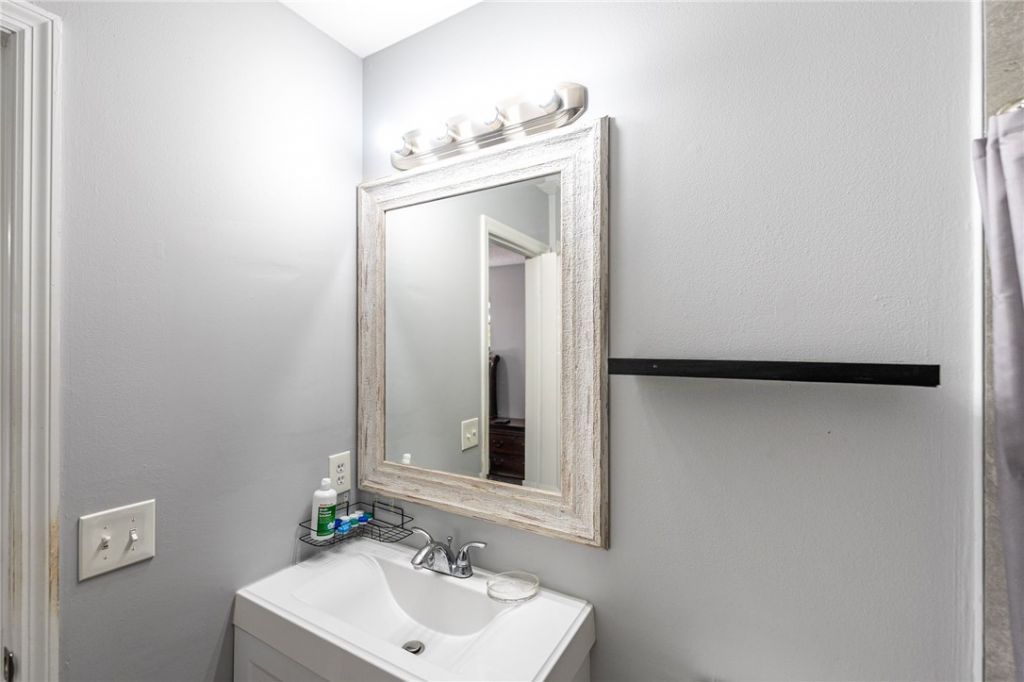 2890 1st Place, Vero Beach, FL 32968 Photo