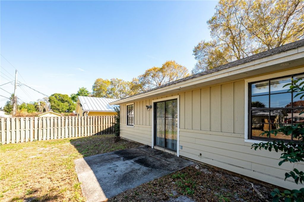 2890 1st Place, Vero Beach, FL 32968 Photo