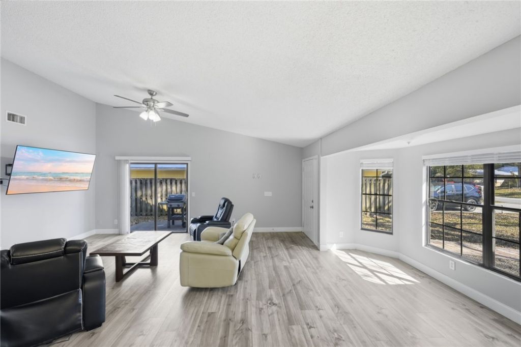 2890 1st Place, Vero Beach, FL 32968 Photo