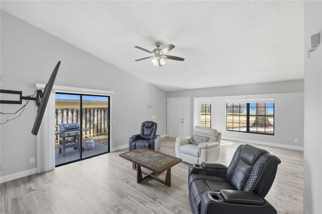 2890 1st Place, Vero Beach, FL 32968 Photo