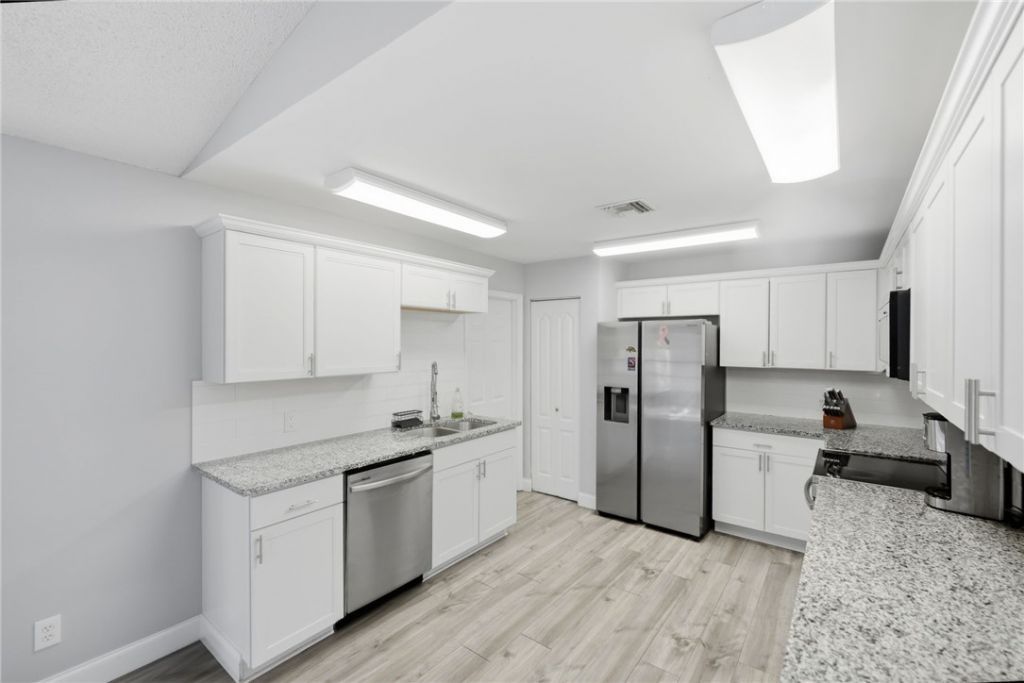 2890 1st Place, Vero Beach, FL 32968 Photo