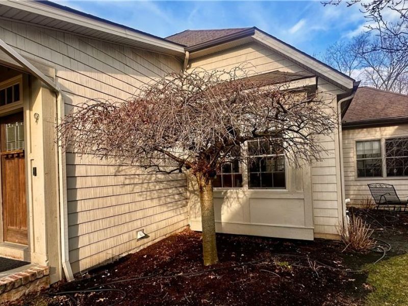 9 River Side Drive, Rocky River, OH 44116 Photo 2