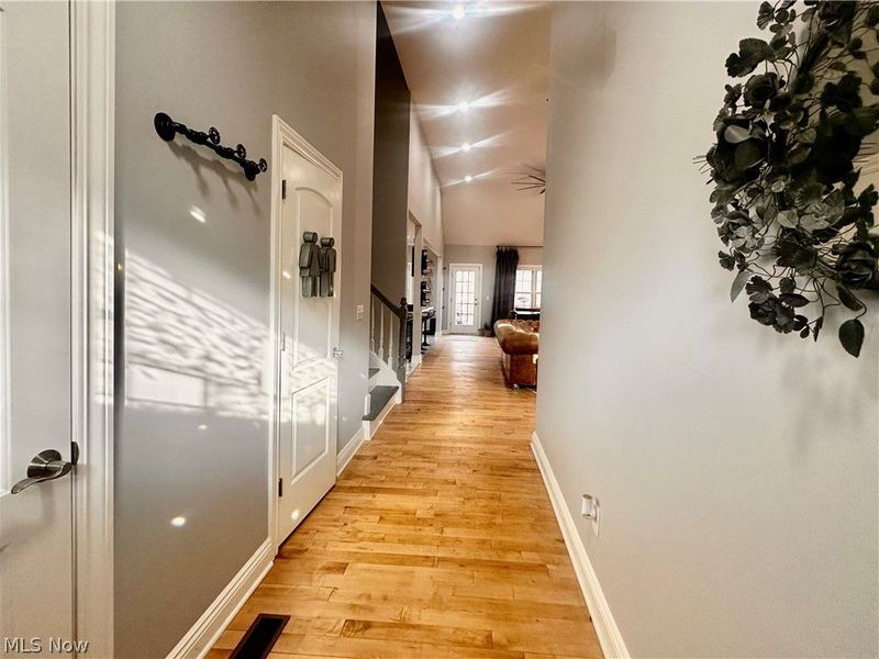 9 River Side Drive, Rocky River, OH 44116 Photo 3