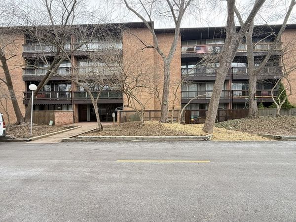 5500 Hillcrest Lane, Unit 3C, Lisle, IL 60532