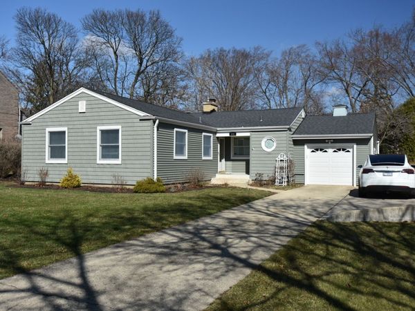 111 W Prairie Avenue, Wheaton, IL 60187