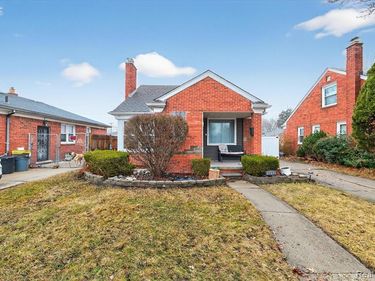 21211 Newcastle Road, Harper Woods, MI 48225