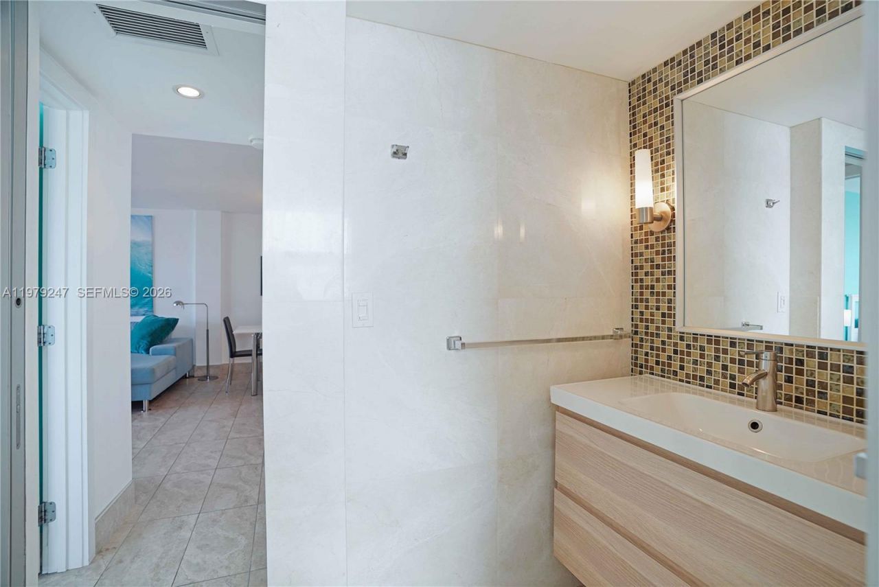 245 18th St, Unit 902, Miami Beach, FL 33139 Photo