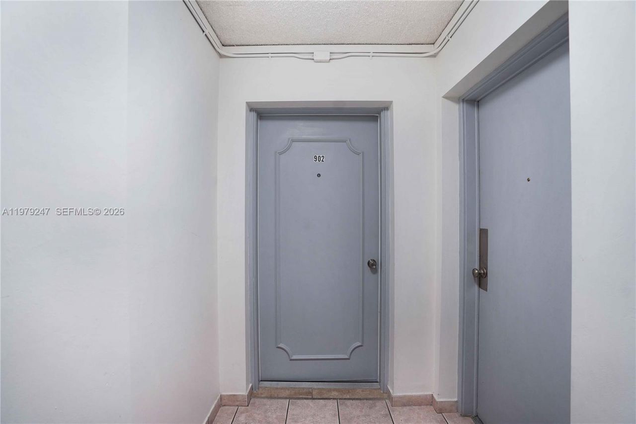 245 18th St, Unit 902, Miami Beach, FL 33139 Photo