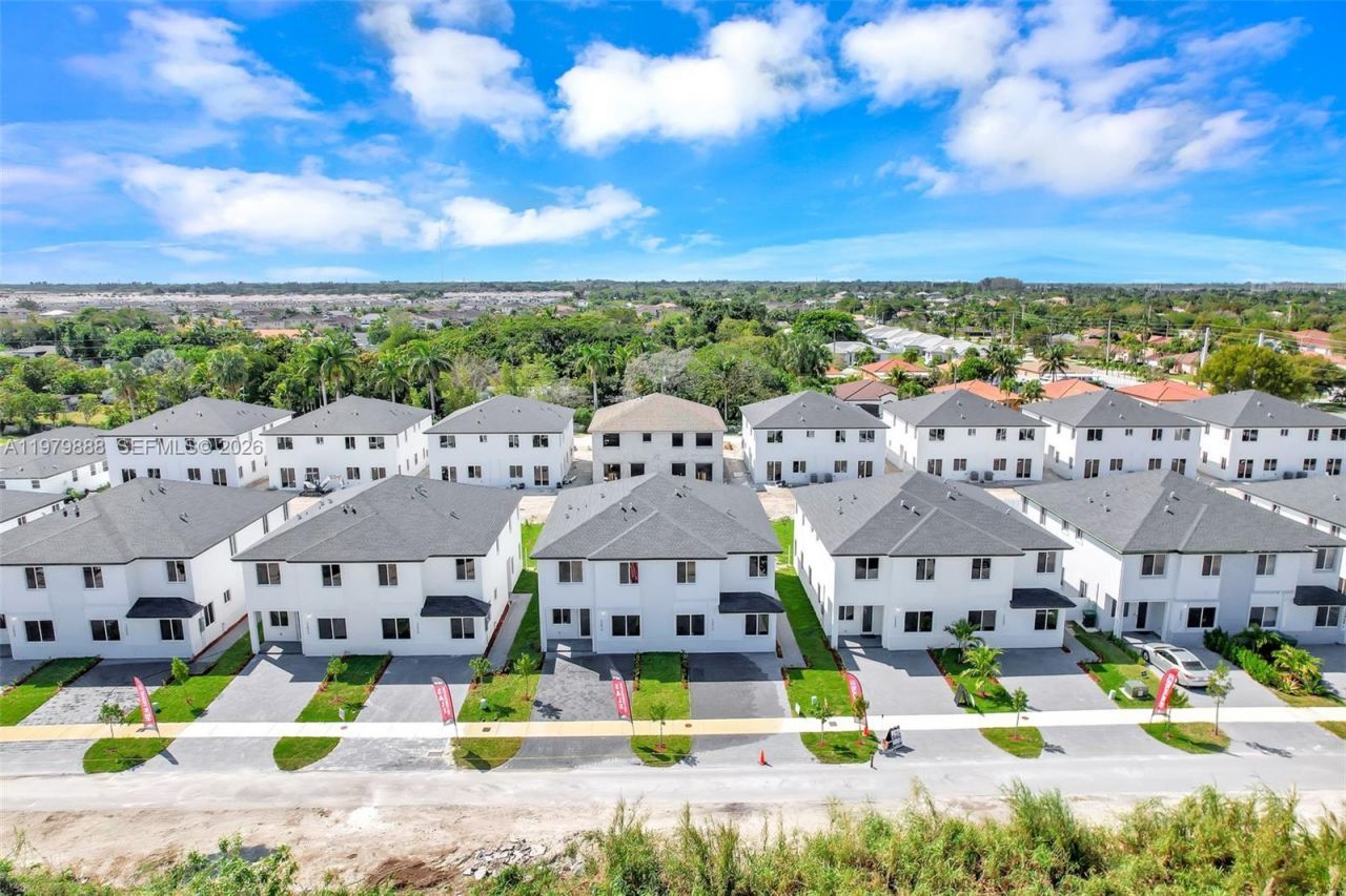 22555 SW 125th Ave , Unit 13A, Miami, FL 33170 Photo