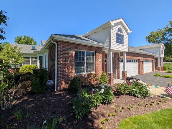 502 Independence Ct, Valencia, PA 16059