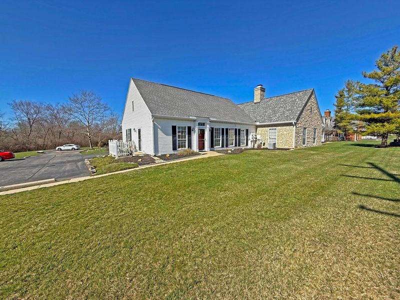 2480 Swan Drive, Grove City, OH 43123 Photo 2