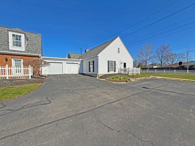 2480 Swan Drive, Grove City, OH 43123 Photo 3