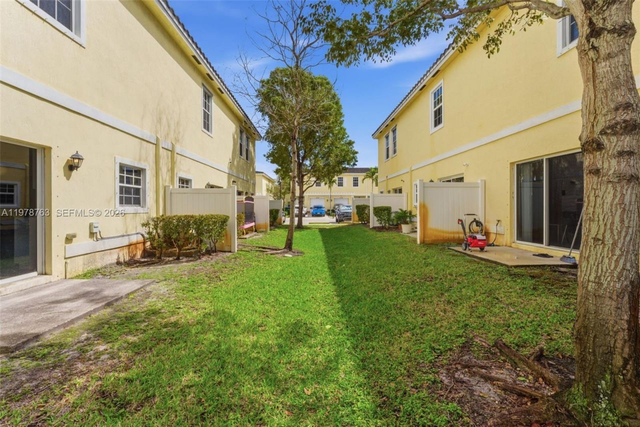 4032 NW 11th St, Lauderhill, FL 33313 Photo