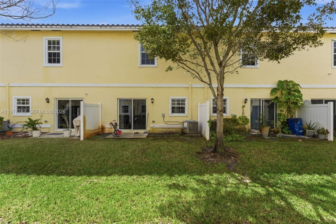 4032 NW 11th St, Lauderhill, FL 33313 Photo