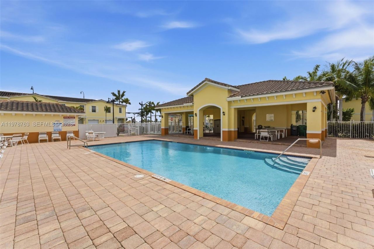 4032 NW 11th St, Lauderhill, FL 33313 Photo