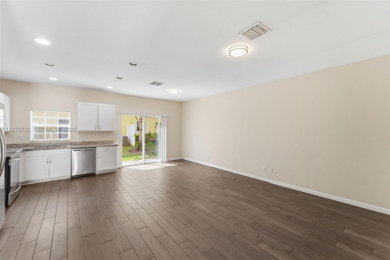 4032 NW 11th St, Lauderhill, FL 33313 Photo