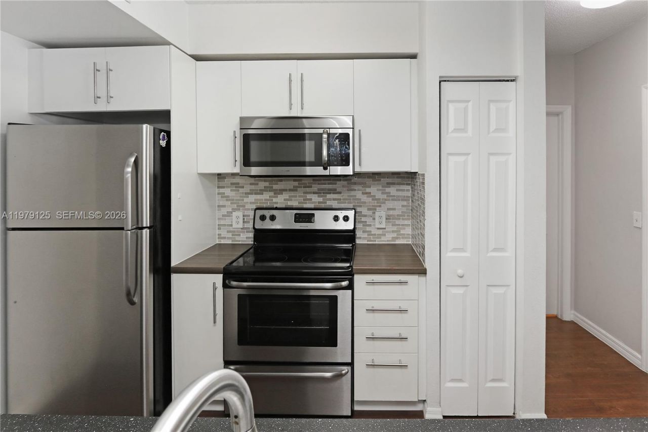 2442 Centergate Dr, Unit 202, Miramar, FL 33025 Photo