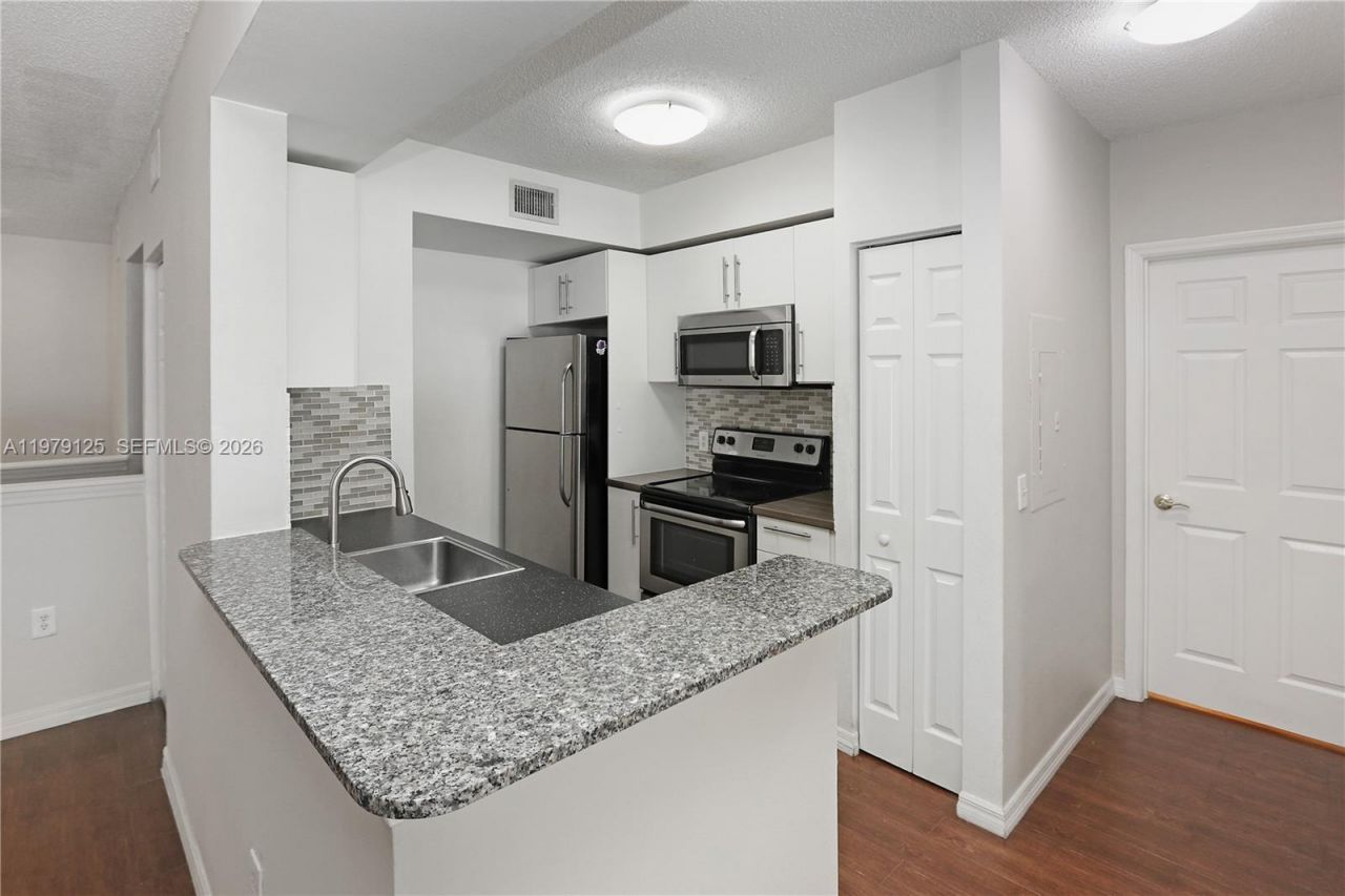 2442 Centergate Dr , Unit 202, Miramar, FL 33025 Photo