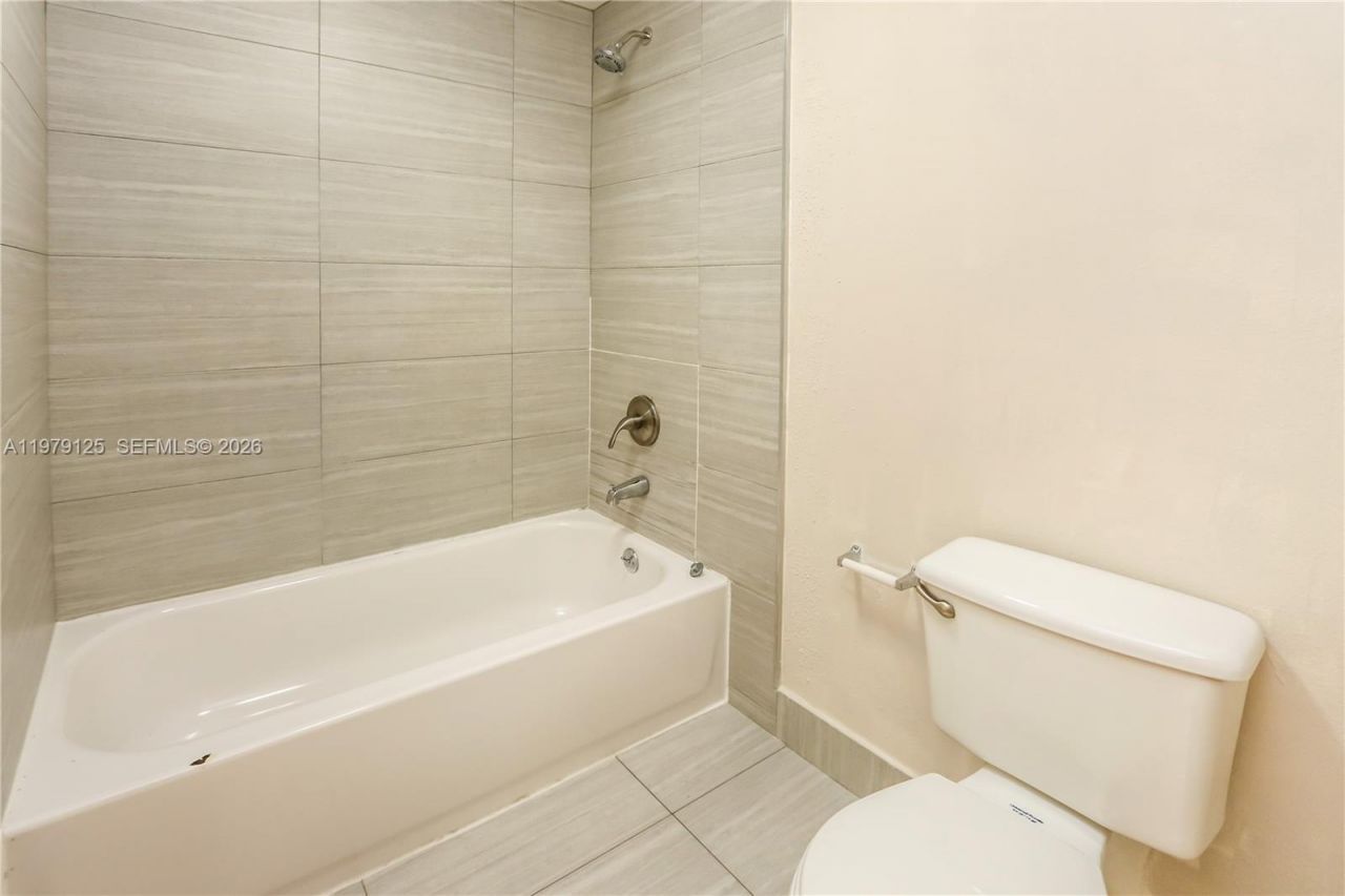 2442 Centergate Dr, Unit 202, Miramar, FL 33025 Photo
