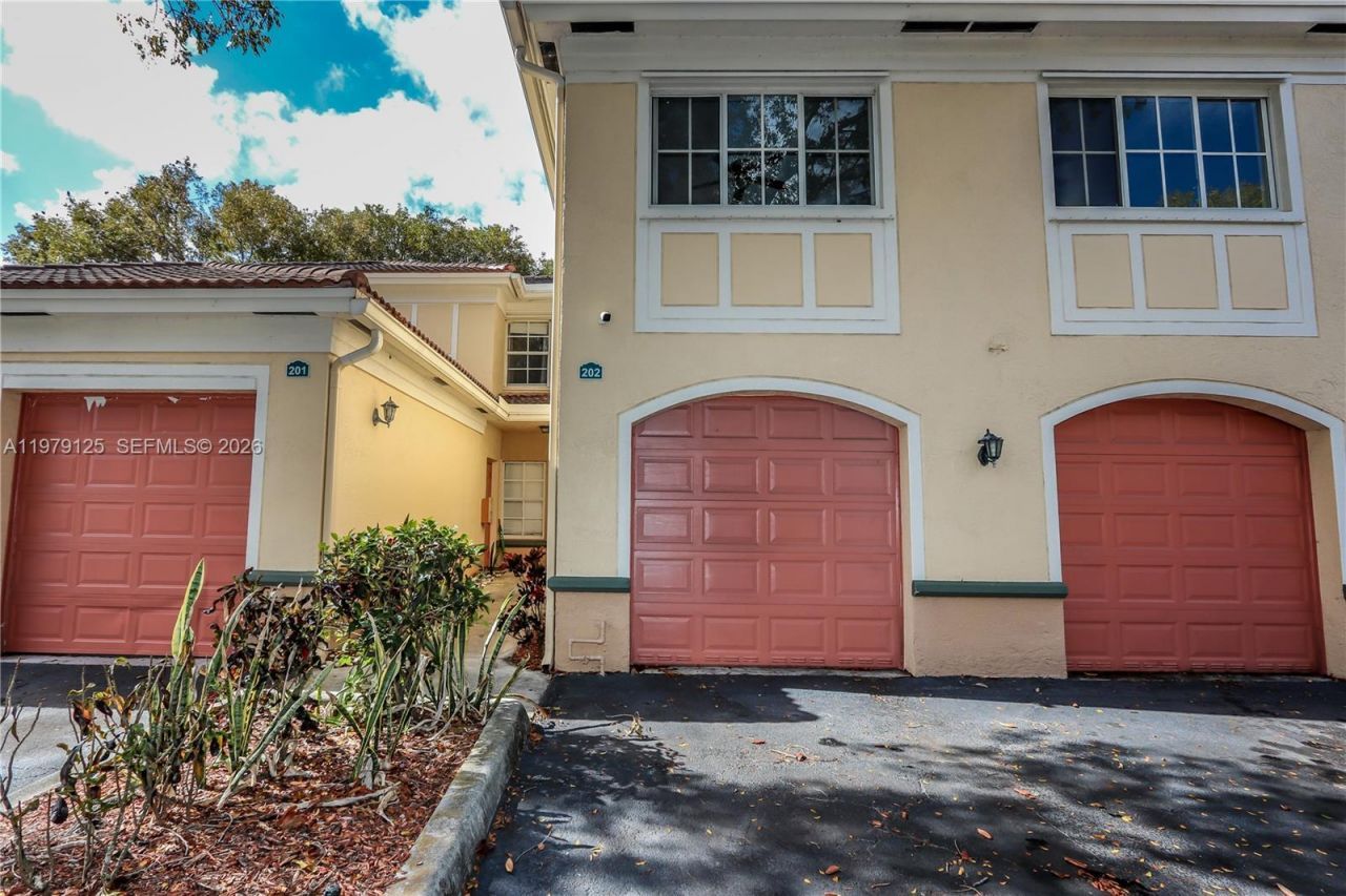 2442 Centergate Dr, Unit 202, Miramar, FL 33025 Photo