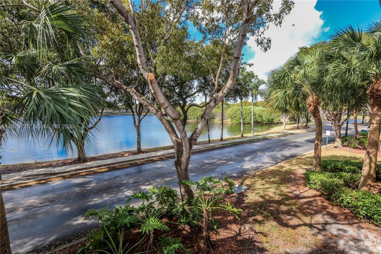 2442 Centergate Dr, Unit 202, Miramar, FL 33025 Photo