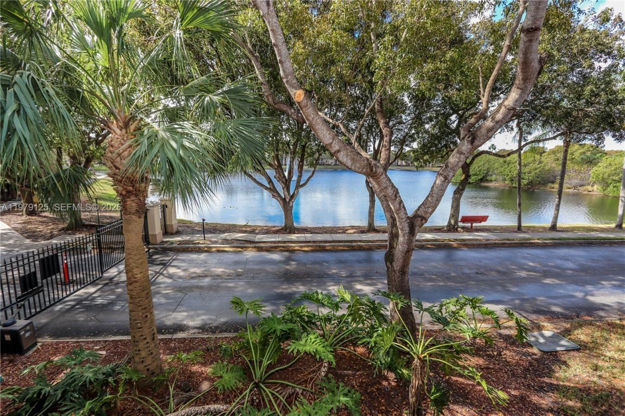 2442 Centergate Dr, Unit 202, Miramar, FL 33025 Photo