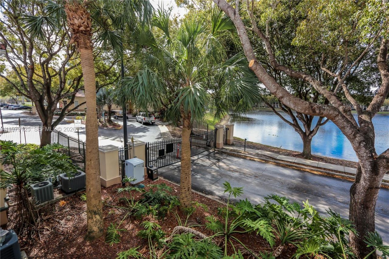 2442 Centergate Dr, Unit 202, Miramar, FL 33025 Photo