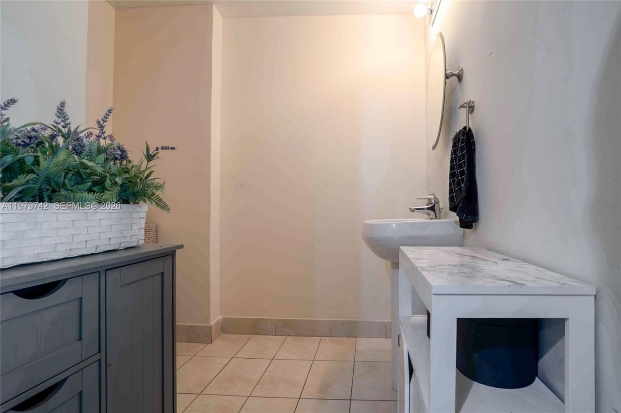 1900 N Bayshore Dr, Unit 3616, Miami, FL 33132 Photo