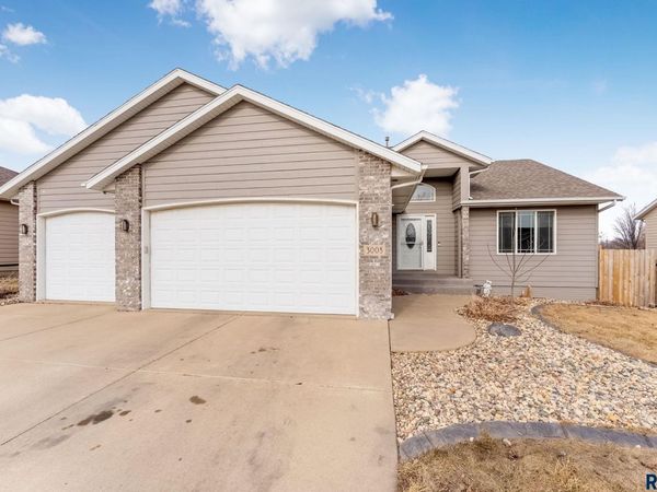3008 W Courtyard Ln, Sioux Falls, SD 57108