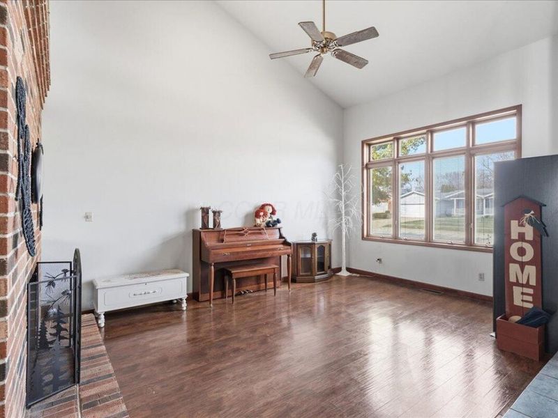 300 Wedgewood Court , Circleville, OH 43113 Photo 5