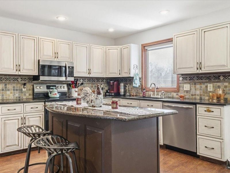 300 Wedgewood Court , Circleville, OH 43113 Photo 9