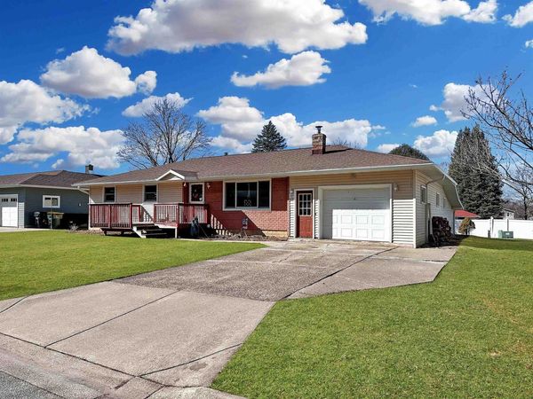 137 Pedretti Parkway, Prairie Du Chien, WI 53821