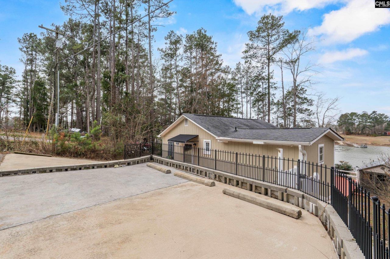 912 Lakewood Drive Photo 4