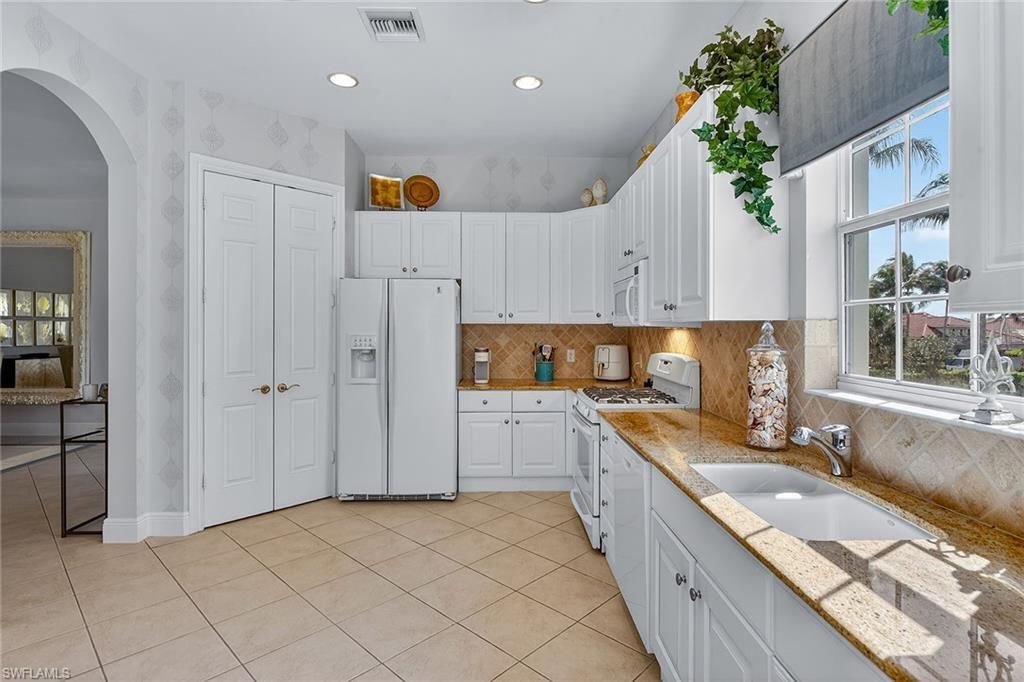 9031 Cherry Oaks Trl, Unit 201, Naples, FL 34114 Photo