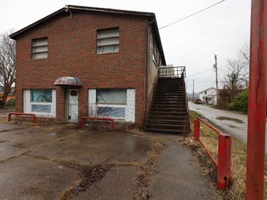 423 Ohio River Rd, Huntington, WV 25702